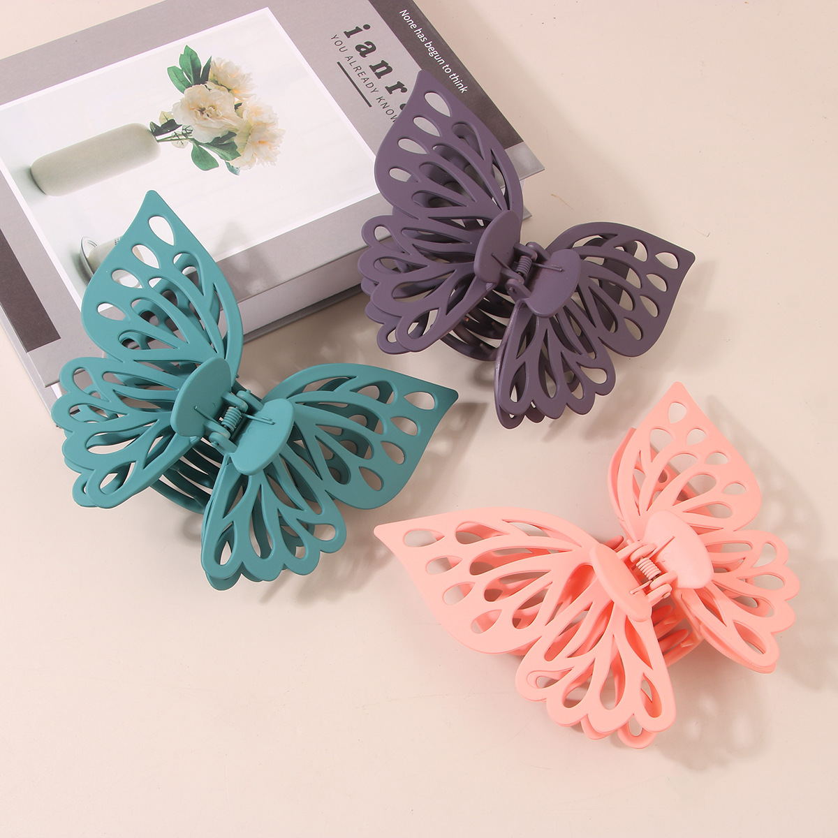 Butterfly Hair Claw??Oversized Hollow Layered Clip_CWAHA0394