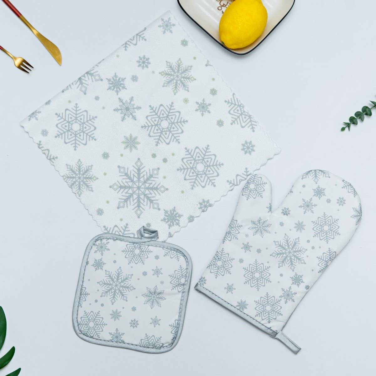 CHRISTMAS SERIES SCALDING GLOVES THREE-PIECE SET