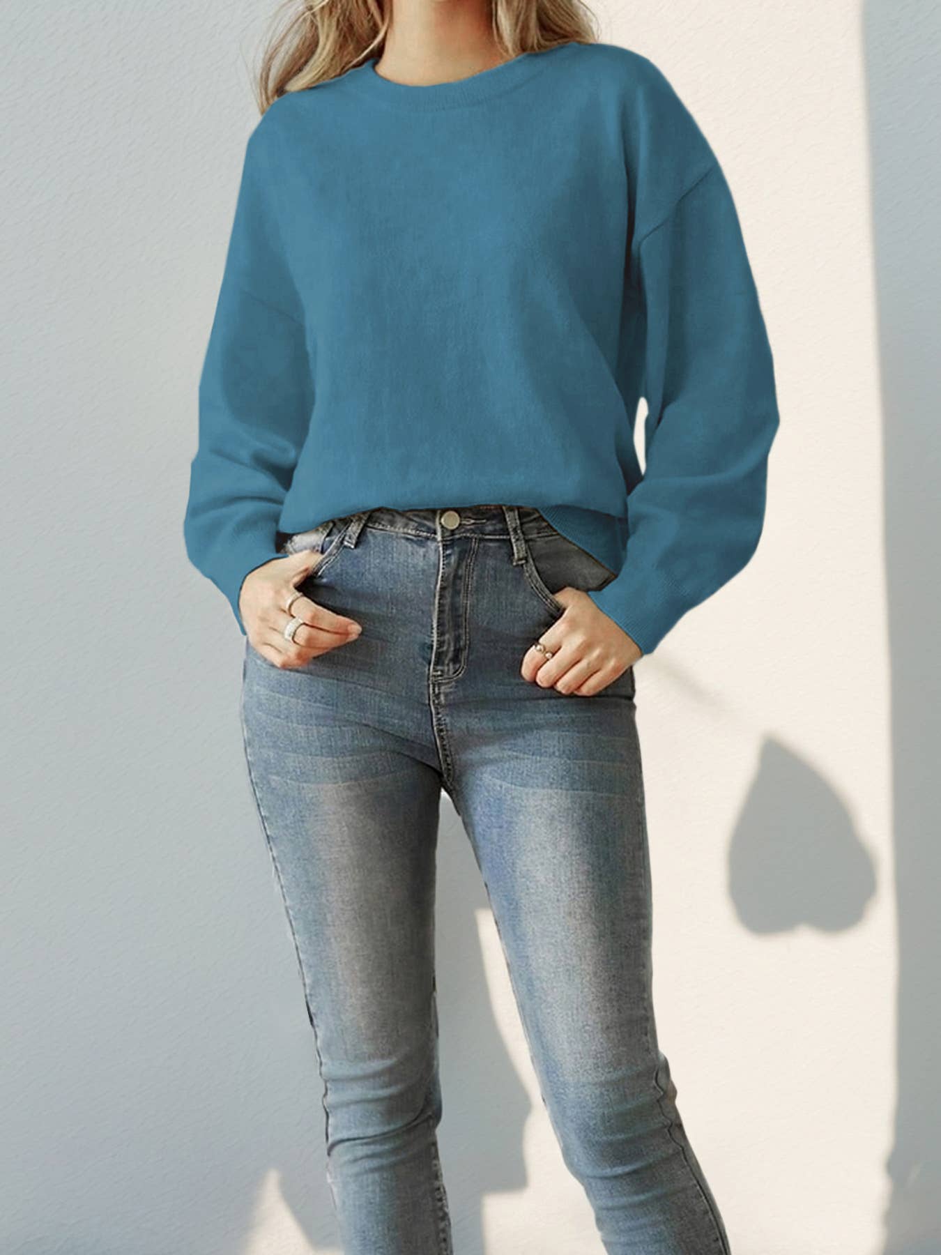 CREW-NECK LONG-SLEEVED SOLID COLOR SWEATER
