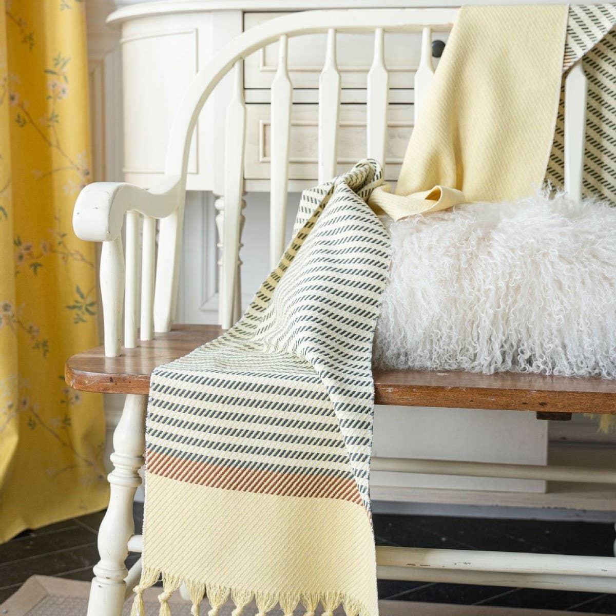 HOUNDSTOOTH TASSEL STYLISH TABLE RUNNER