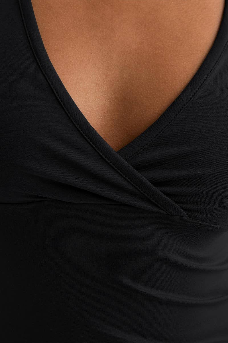 CWTBLS2185_DEEP V-NECK SLIM FIT WAIST T-SHIRT TOP