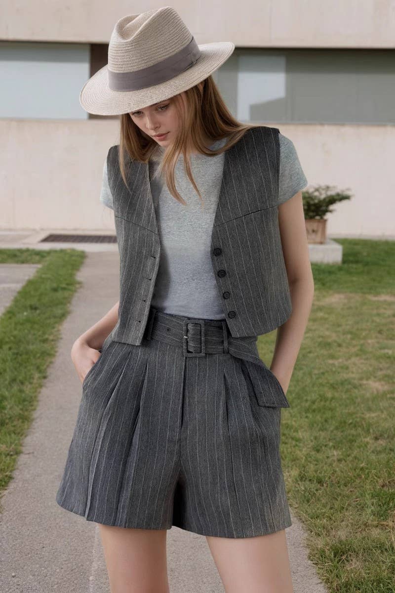 CWSTB2124_STRIPED V-NECK SLEEVELESS VEST & SHORTS SET