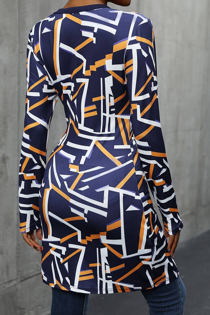 CWTTL1968_SUMMER V-NECK SLIM FIT GEOMETRIC PATTERN SLIT TOP