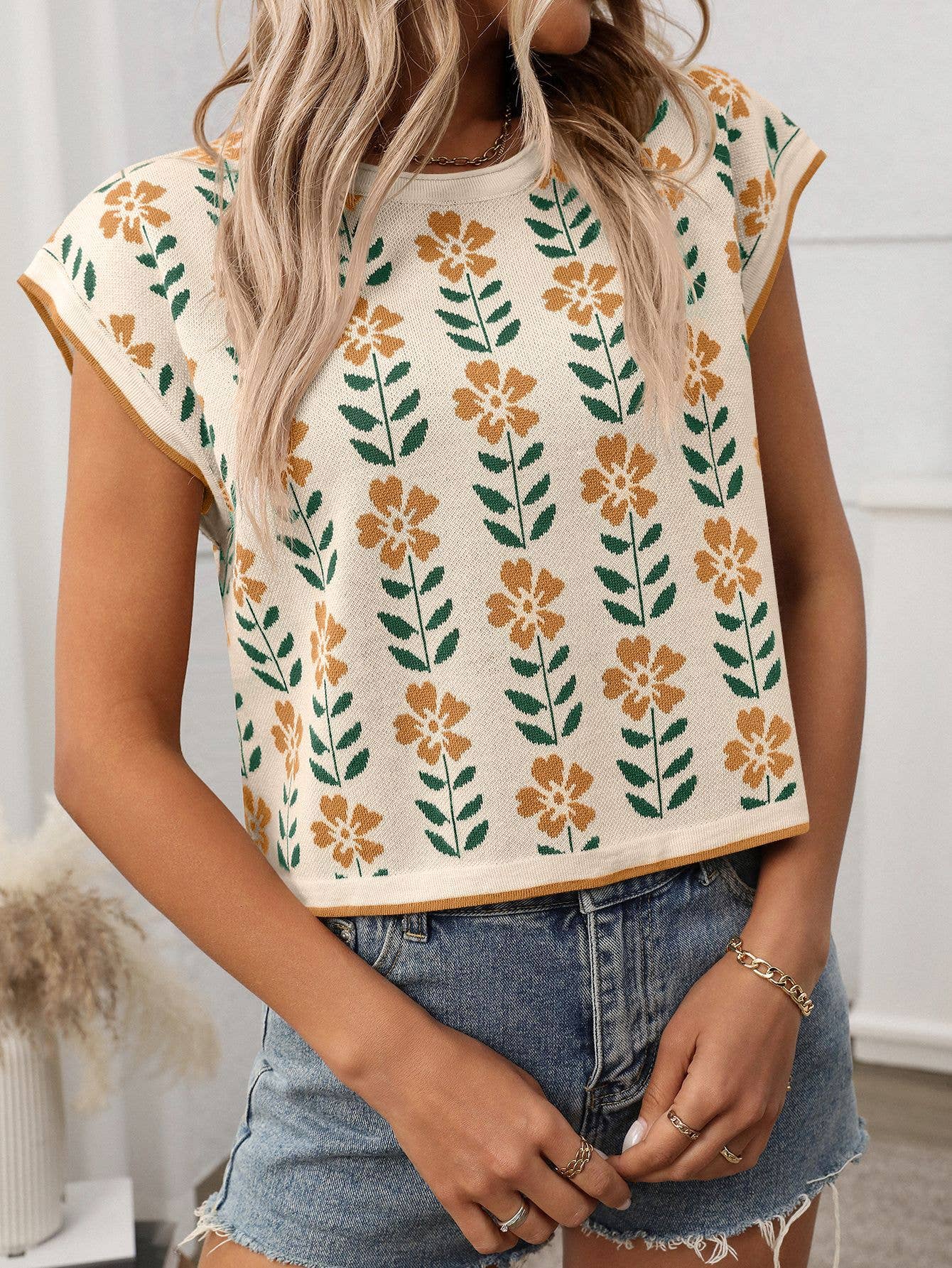 Crop short sleeve crew-neck knit floral sweater