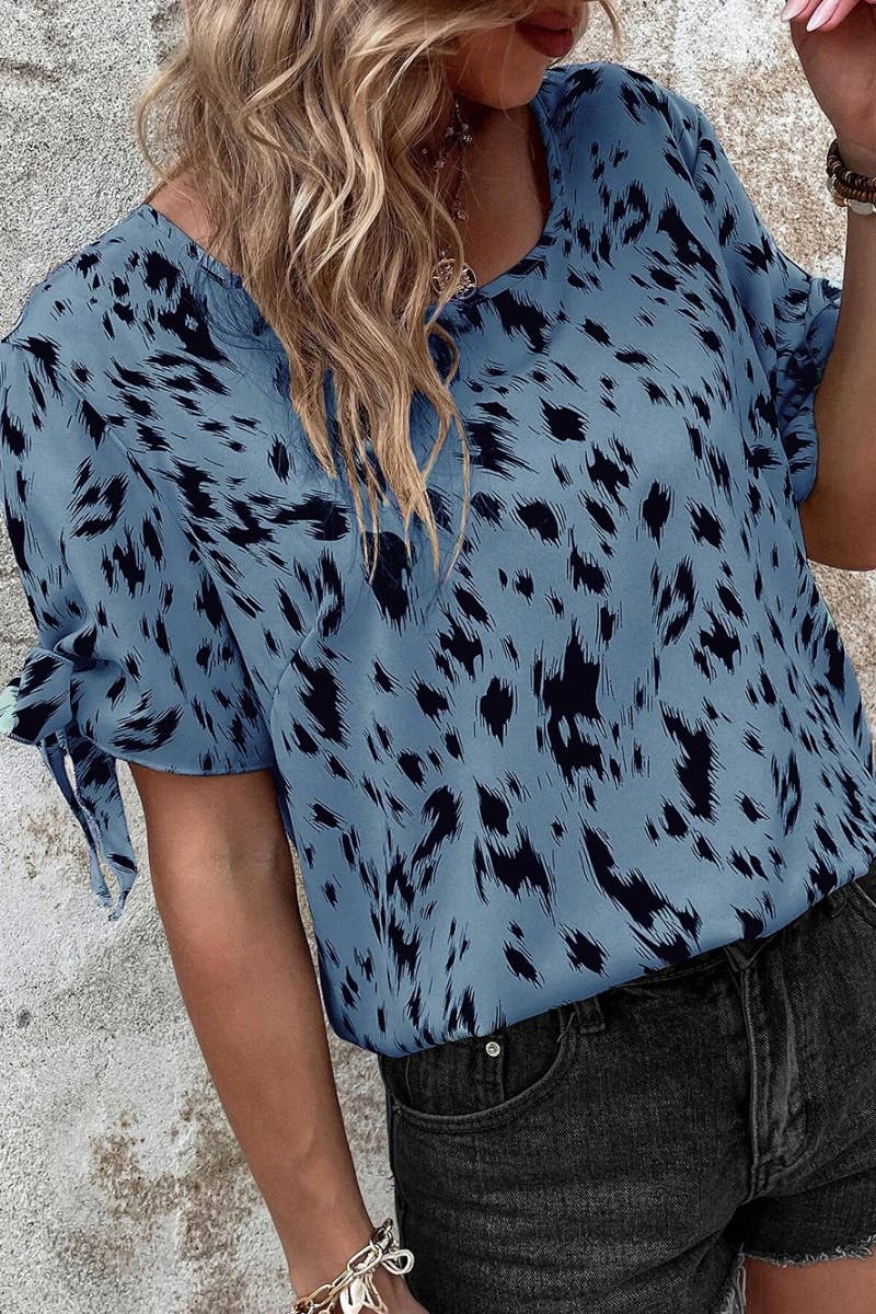 CWTBLS0663_TIGER-PRINT SHORT-SLEEVED SHIRT WITH TIE UP