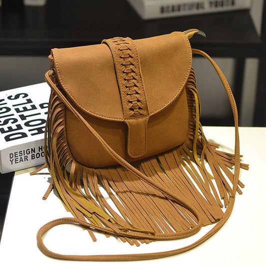 CWAB4566_FLAP WOVEN HALF CIRCLE TASSEL SHOULDER BAG