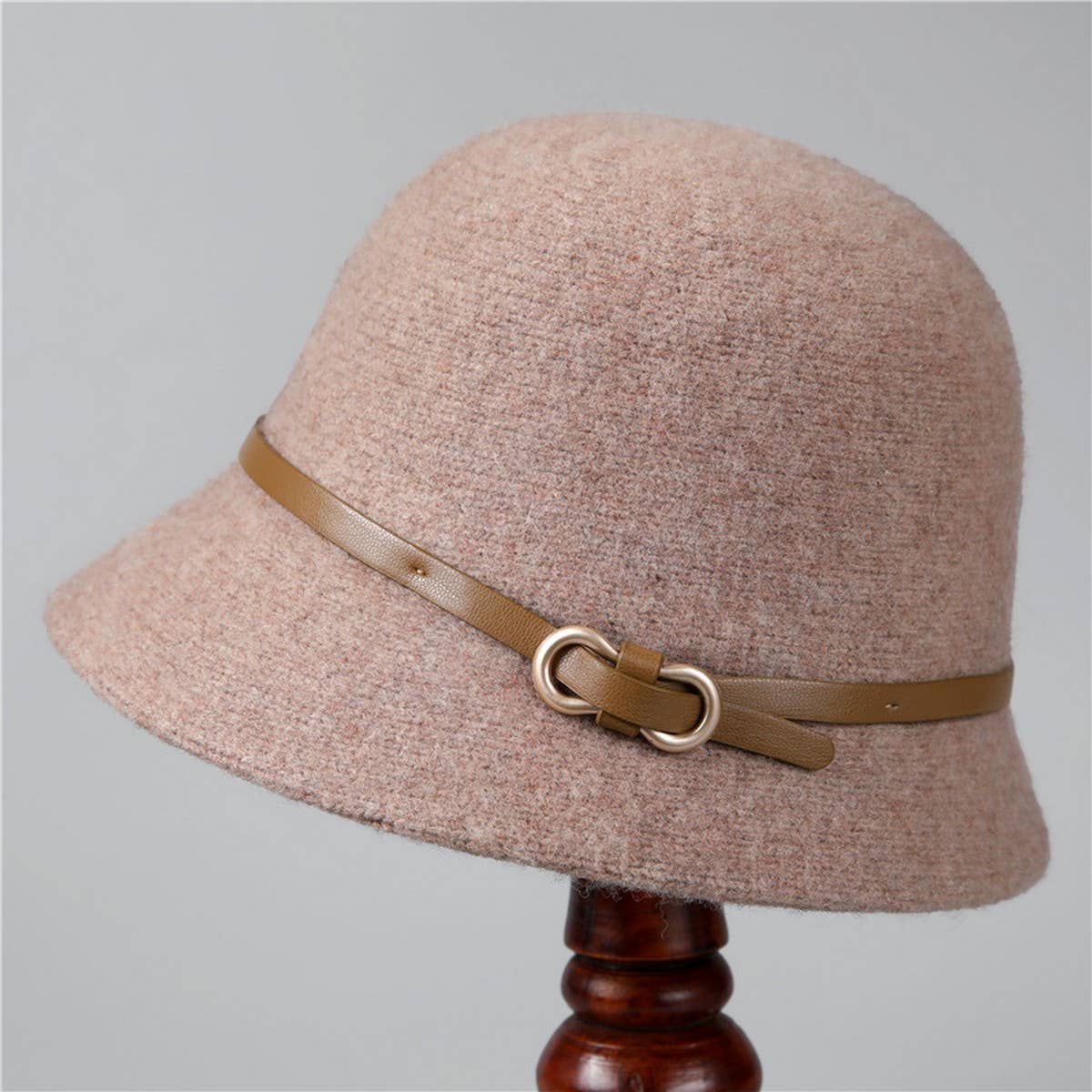 SIMPLE AND VERSATILE BUCKET HAT WITH BELT BUCKLE_CWAH1798