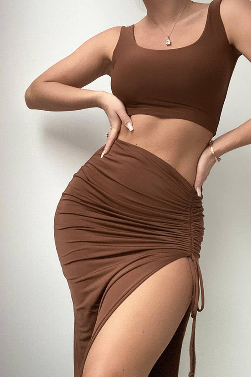 CWSS1097_SLIM FIT NAVEL-BARING SUSPENDER TOP AND SKIRT SET