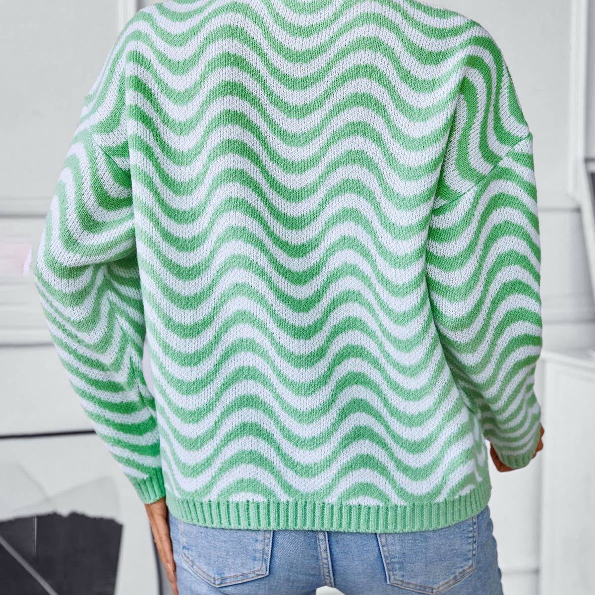 Contrasting knit Chevron wavy striped sweater