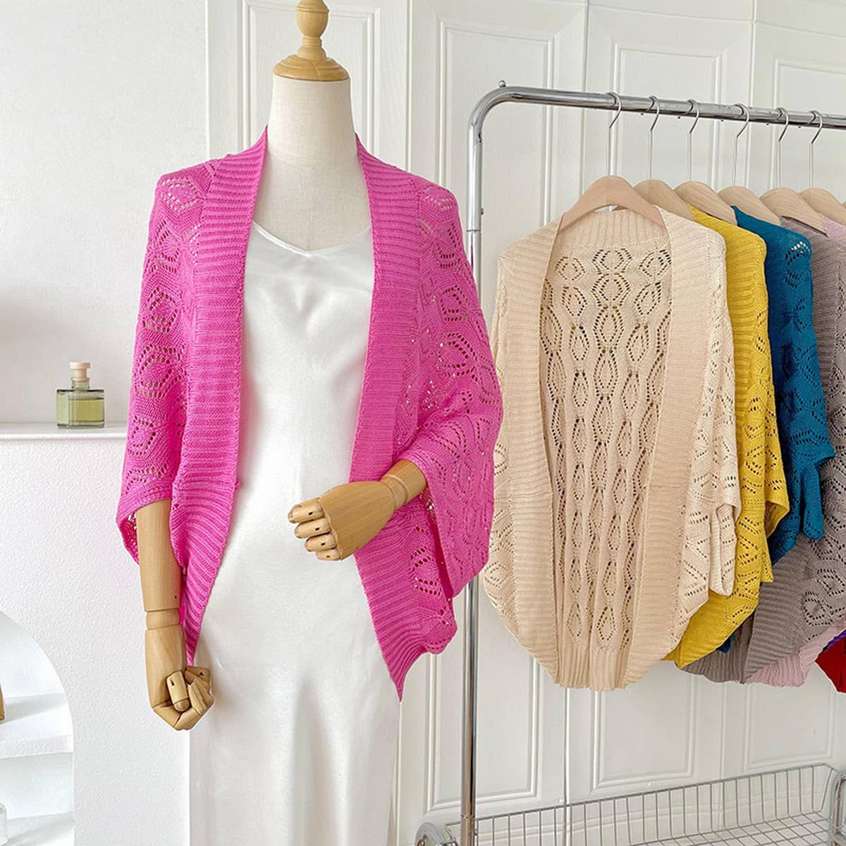 DIAMOND-SHAPED HOLLOW KNITTED SHAWL
