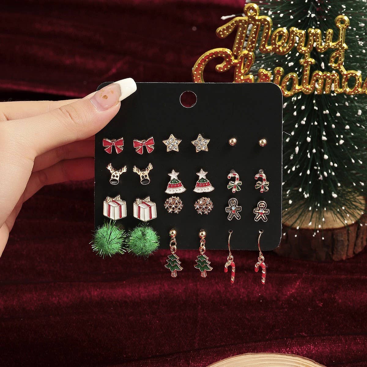 CREATIVE PENDANT DESIGN CHRISTMAS EARRINGS SET