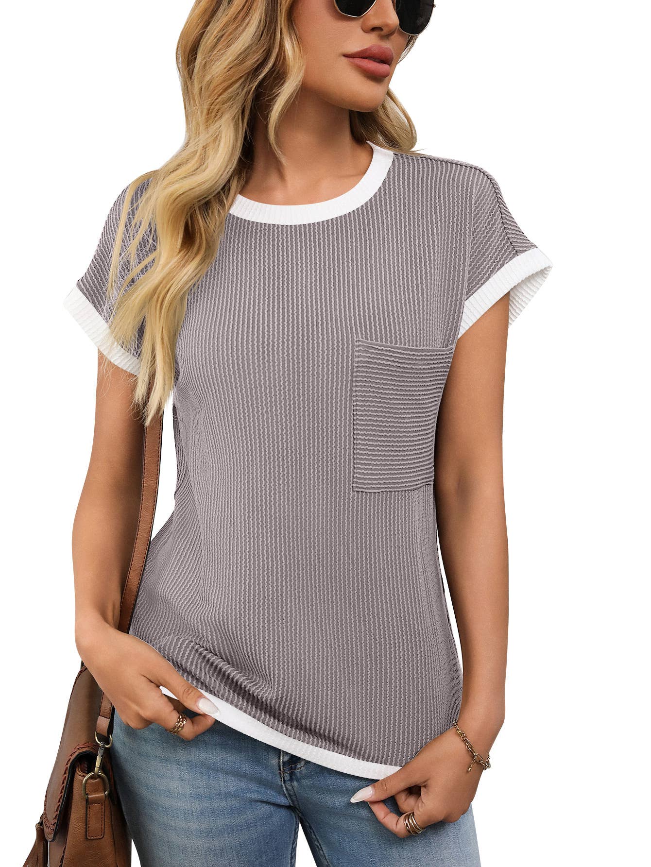 Crew-neck twist strip color contrast T-shirt