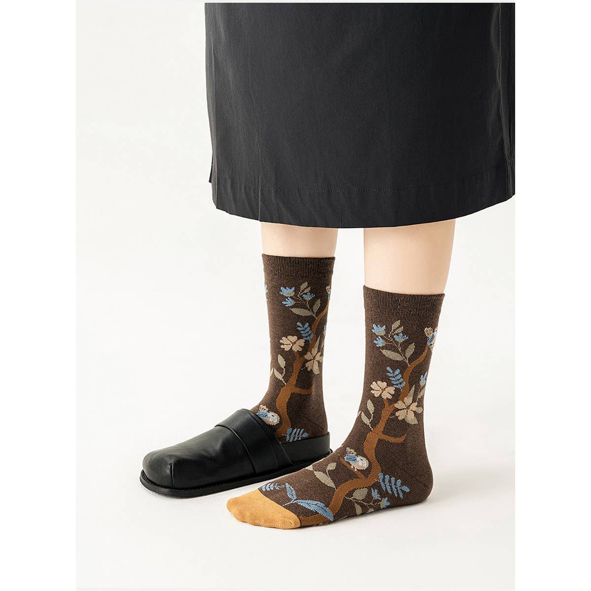 CWMS02748_VINTAGE ART FLORAL CREW SOCKS WOMEN AESTHETIC