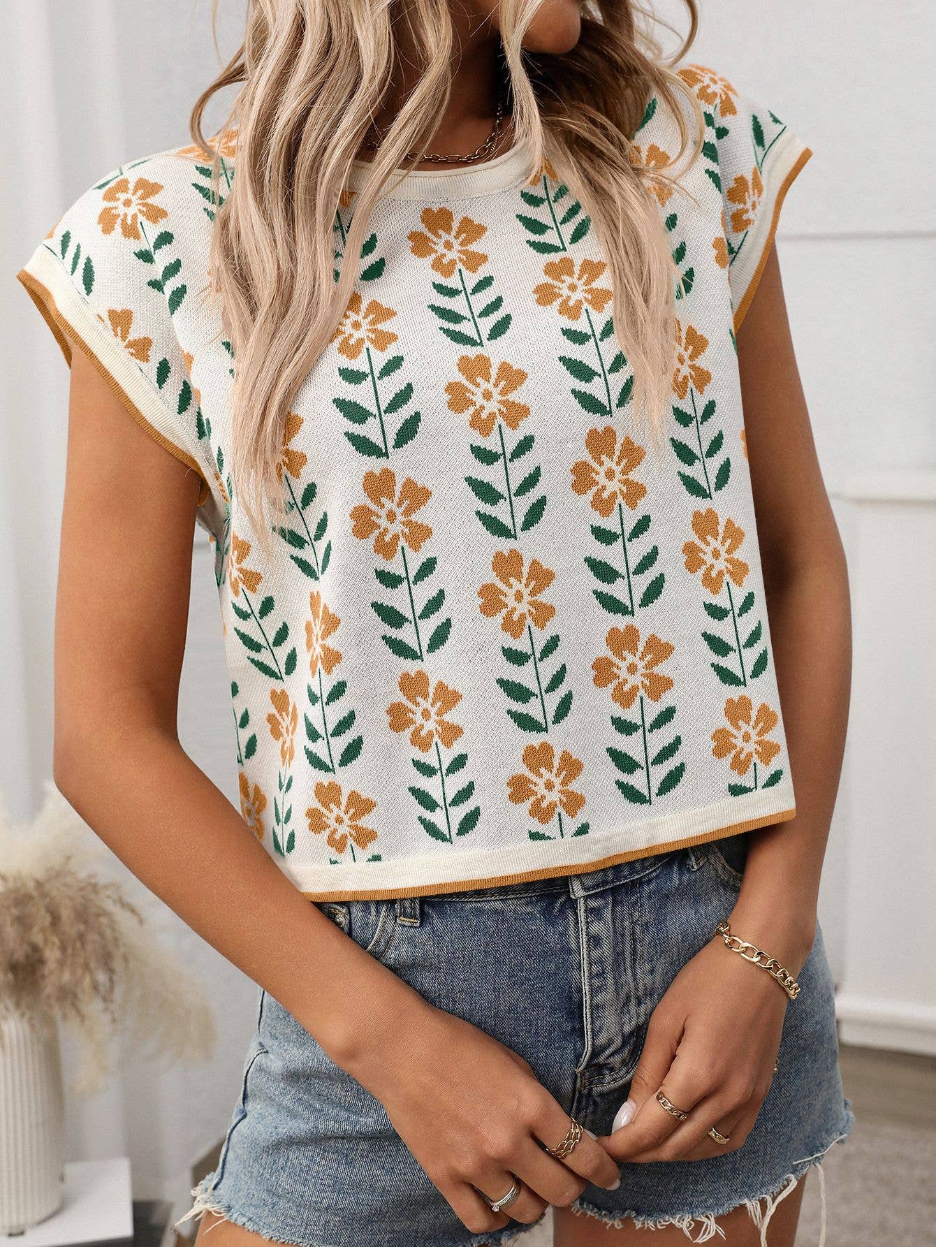 Crop short sleeve crew-neck knit floral sweater