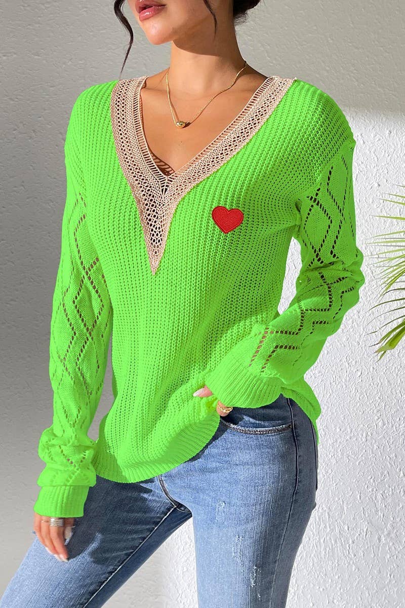 CWTTT00021_WOMEN V-NECK  PATCHWORK HEART KNIT SWEATER