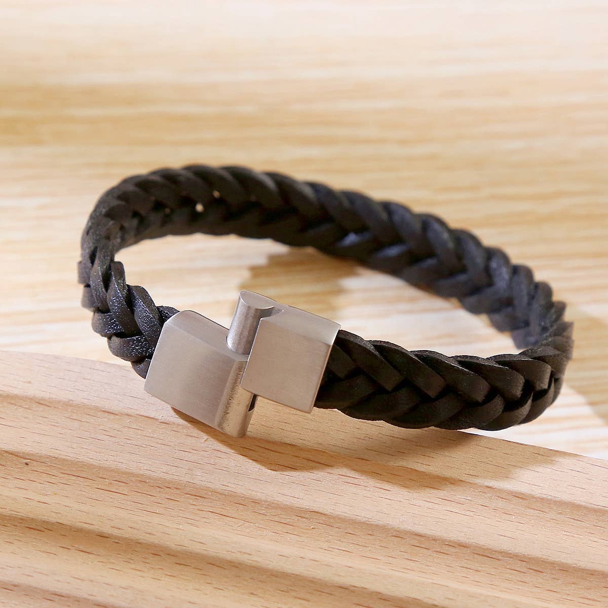 NEW HAND-WOVEN BRACELET