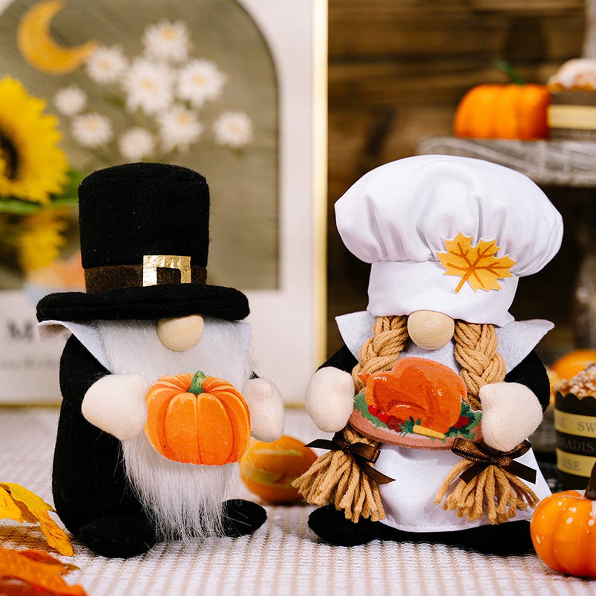 CHEF HOLDING PUMPKIN GNOME FIGURINE_CWMM1761