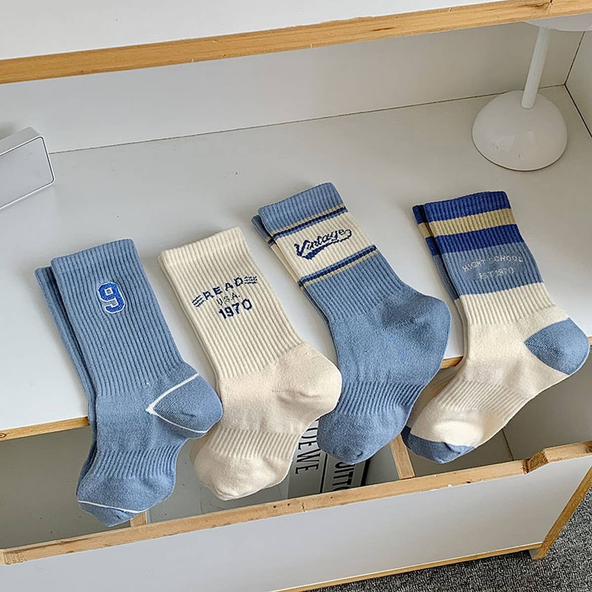 STRIPED COLOR BLOCK LETTERING SPORTS SOCKS_CWMS0964