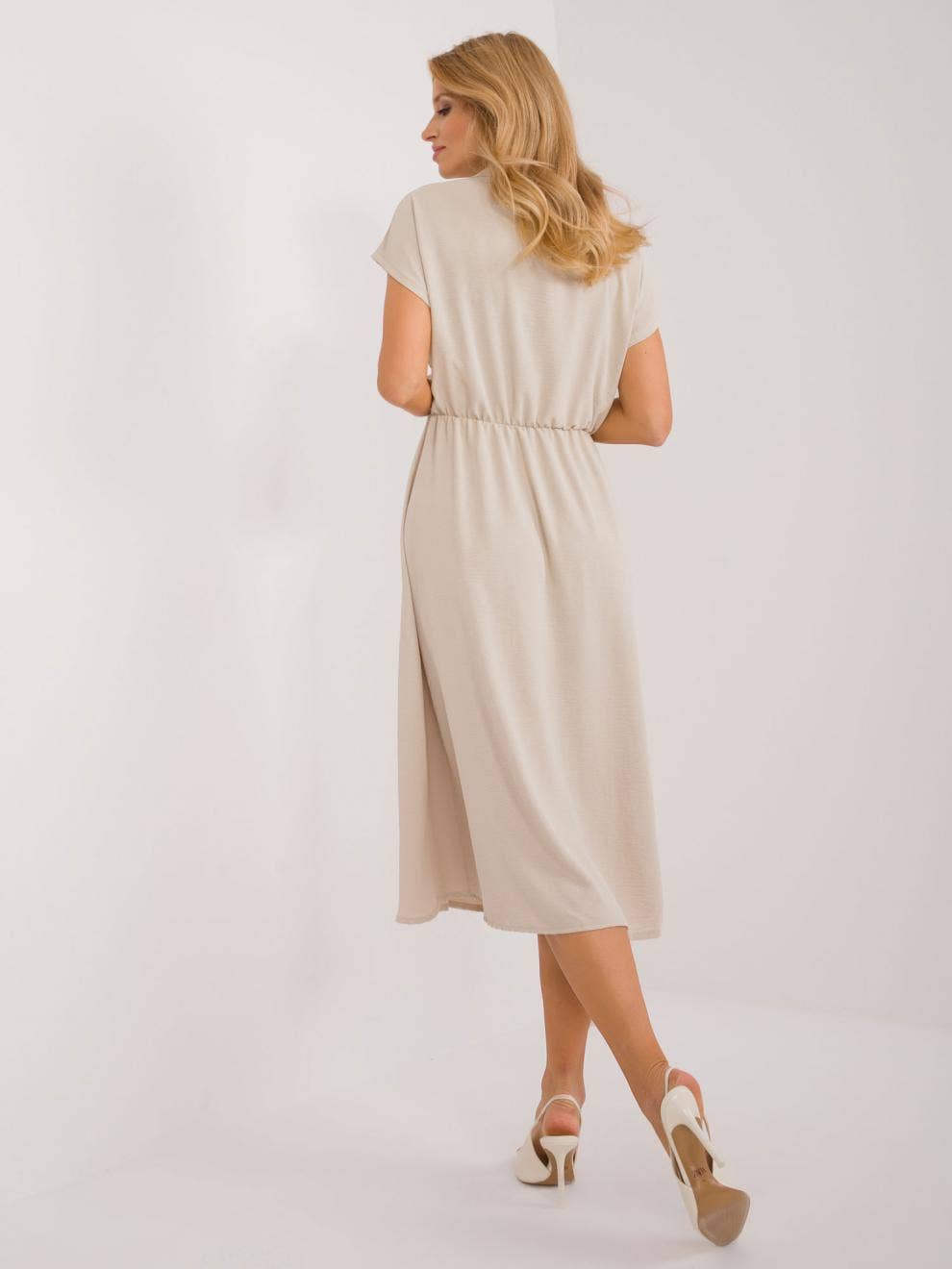 Button-embellished solid color short sleeve dress