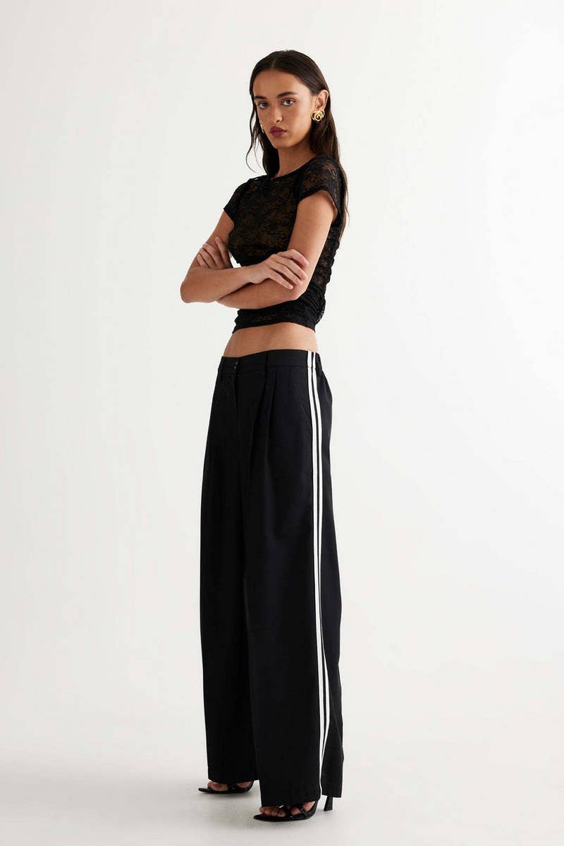 CWTBLS2220_LACE HOLLOW OUT CREW NECK SHORT SLEEVE TOP