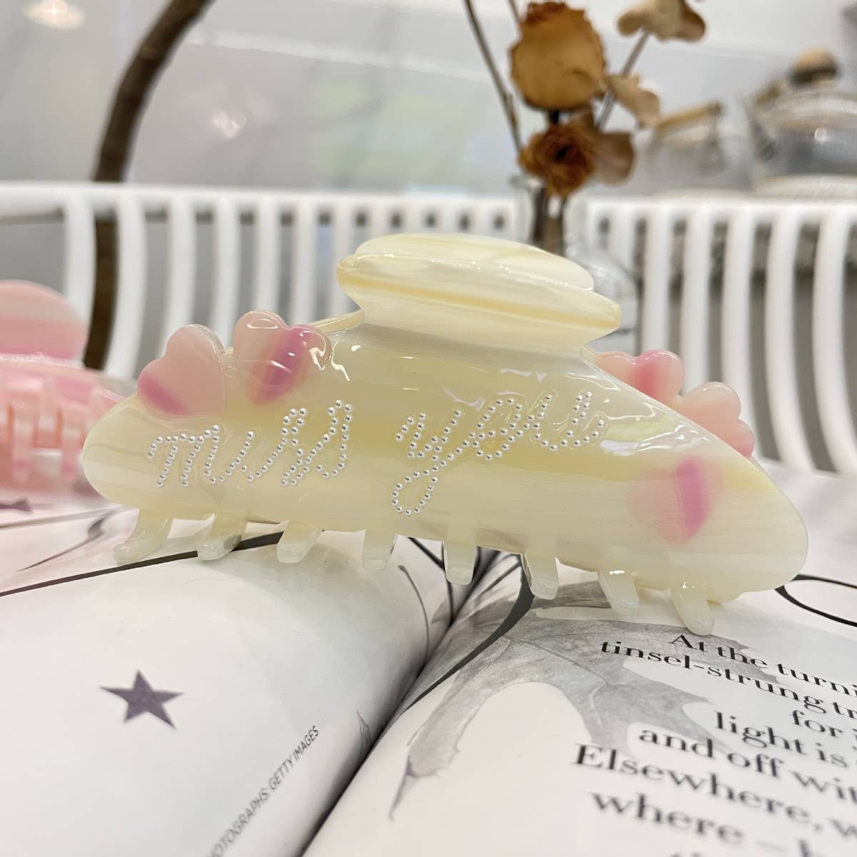 CWAHA1549_LOVE STRIPES MISS YOU PEARLS LARGE HAIR CLAW CLIP