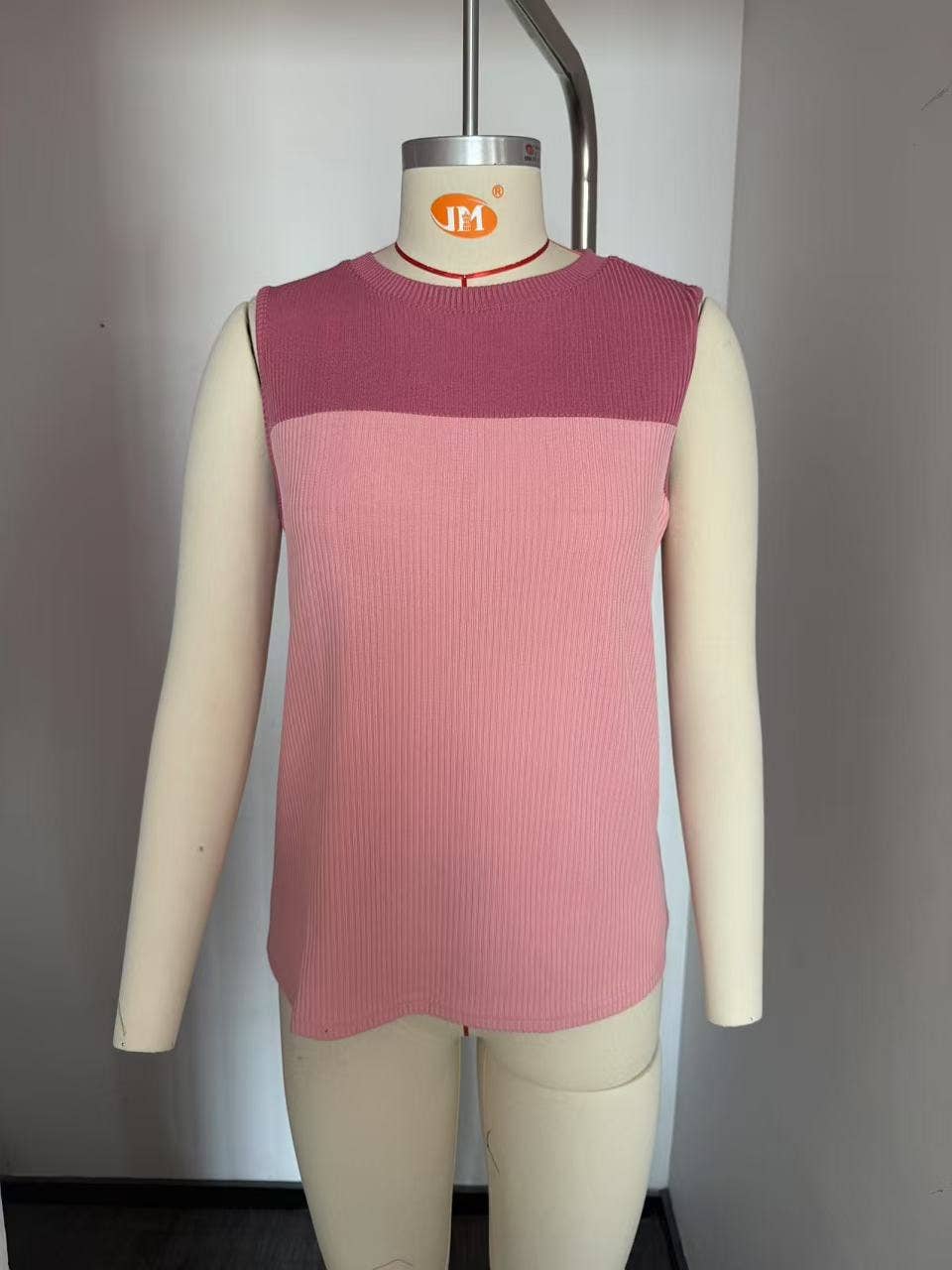 Crew-neck color-matching sleeveless sweater vest