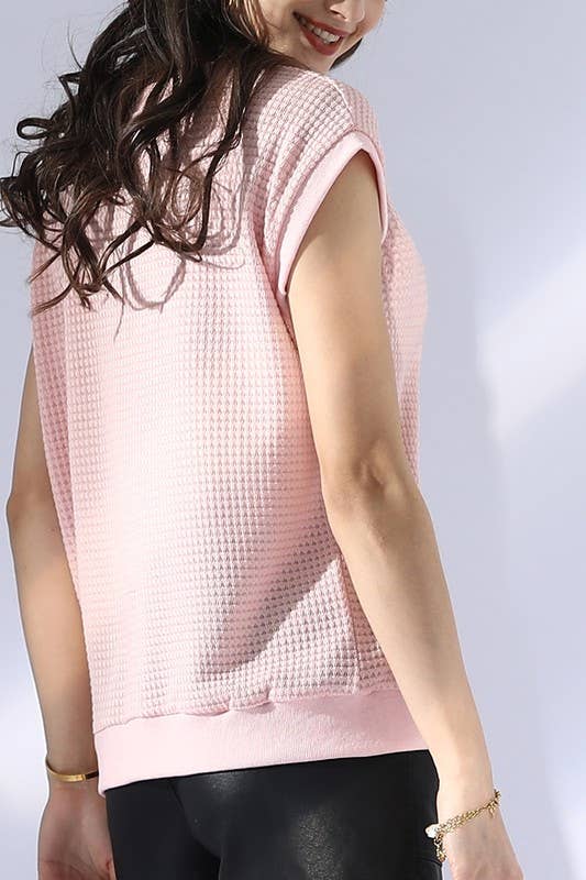 CWTTS686_OPEN V NECK SHORT SLEEVELESS WAFFLE KNIT TOP