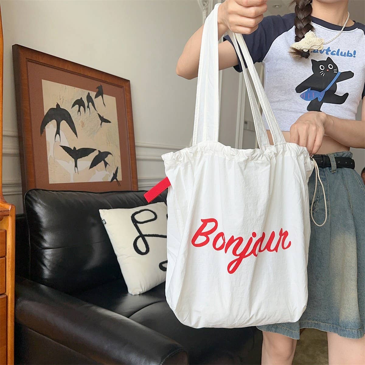 CWAB3903_LETTERING PRINT DRAWSTRING SHOULDER BAG