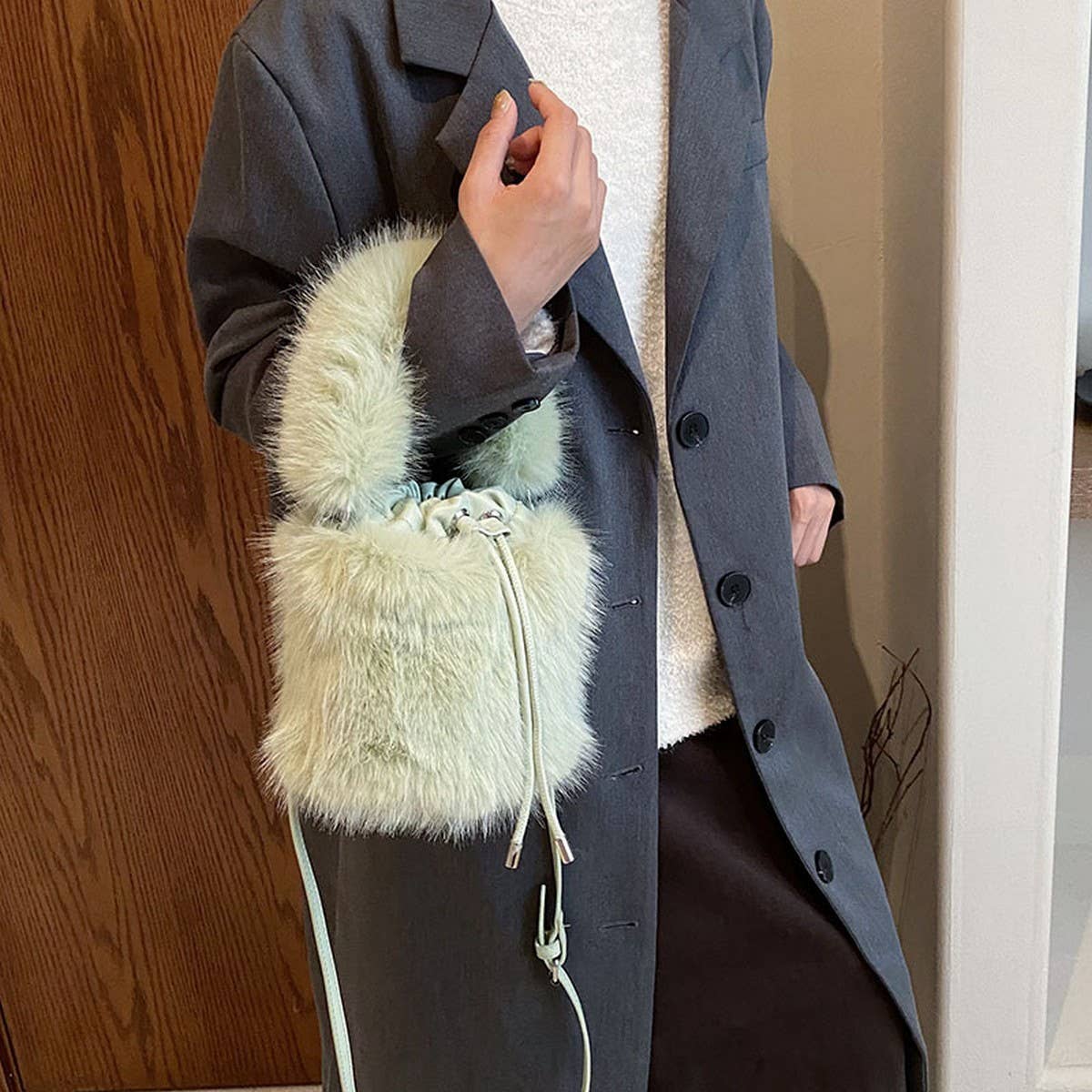 WINTER IMITATION FOX FUR HANDBAG PLUSH BUCKET BAG_CWAB3965