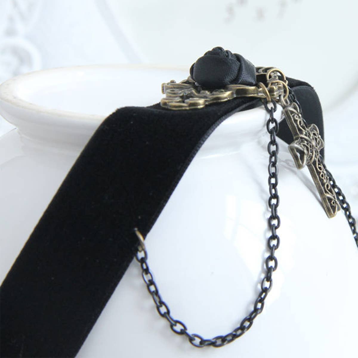 HALLOWEEN CROSS GOTHIC PUNK SHORT NECKLACE