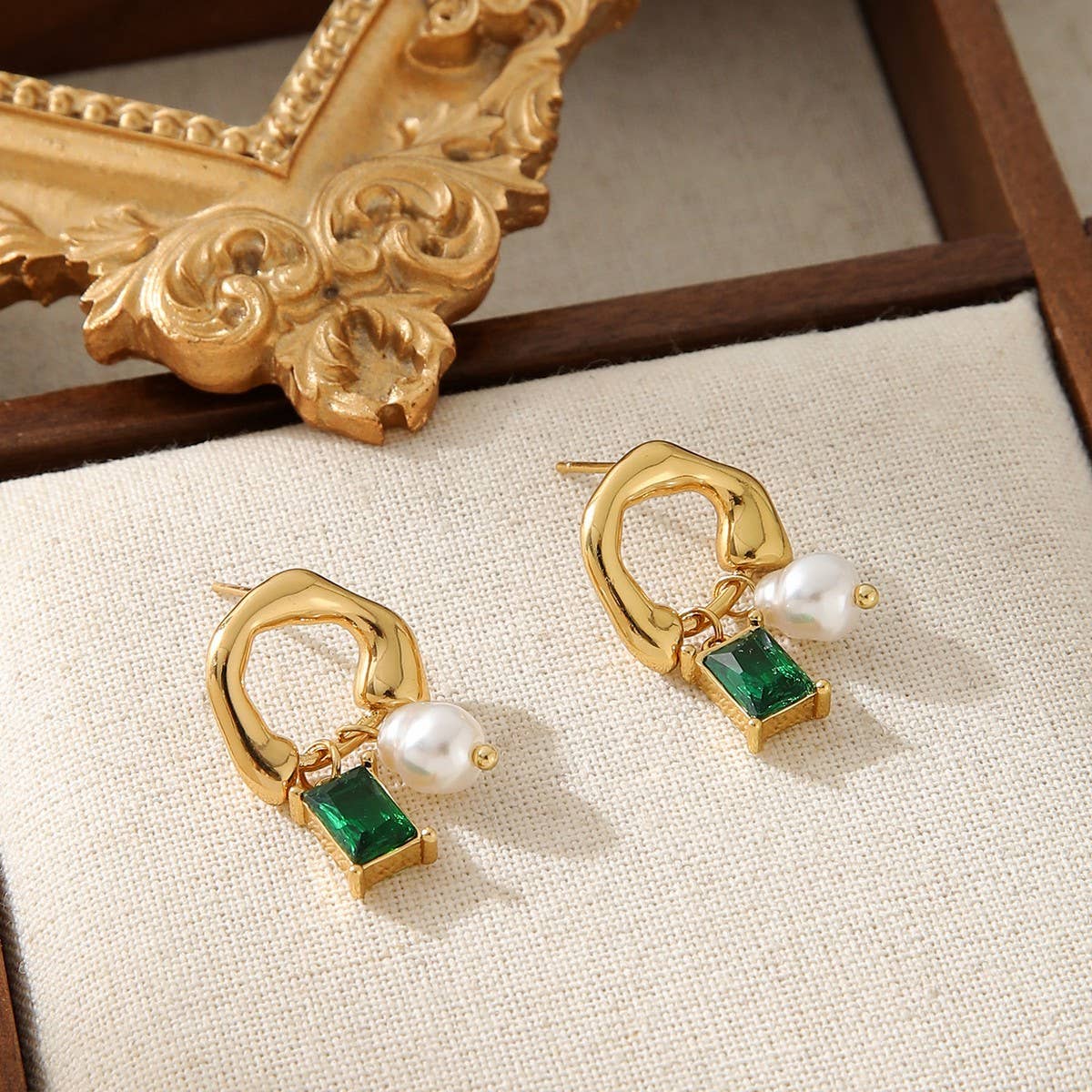 HIGHLIGHT BEAD SQUARE COLORED ZIRCONIA EARRINGS