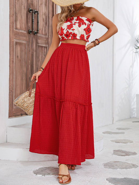 A fashionable two-piece printed strapless skirt