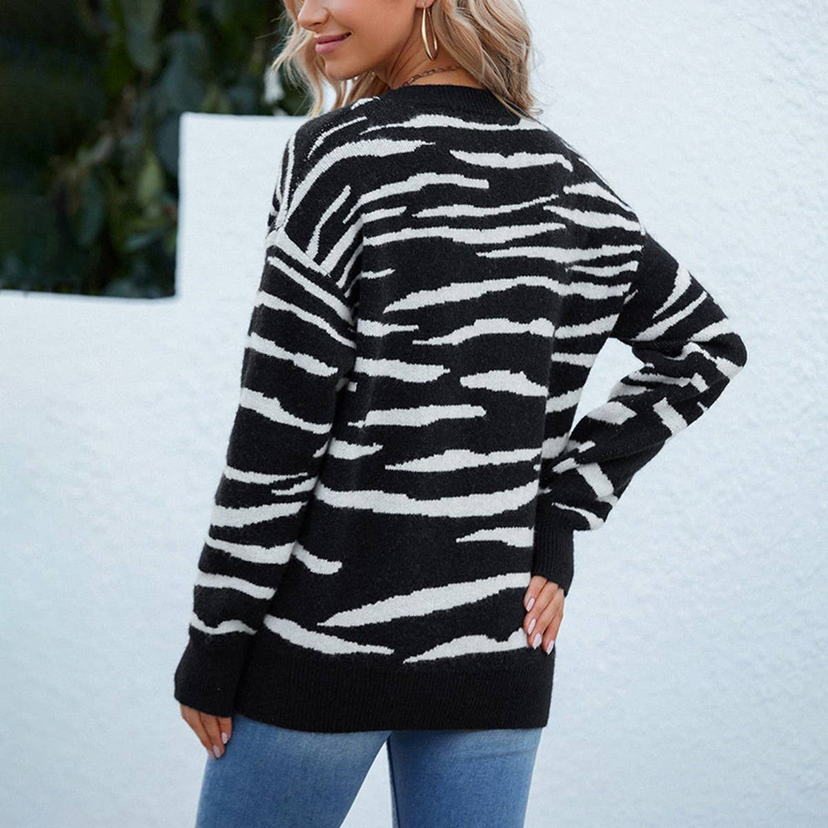 Crew-neck pullover zebra print sweater