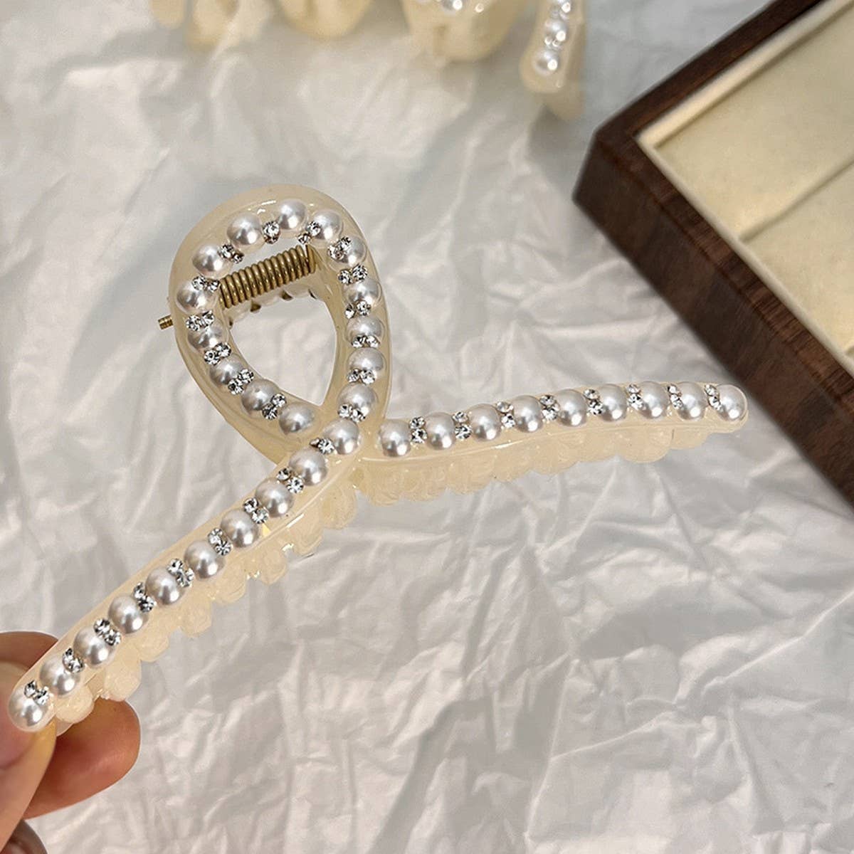 BEIGE SERIES PEARL RHINESTONE HAIR CLAW CLIP_CWAHA0616