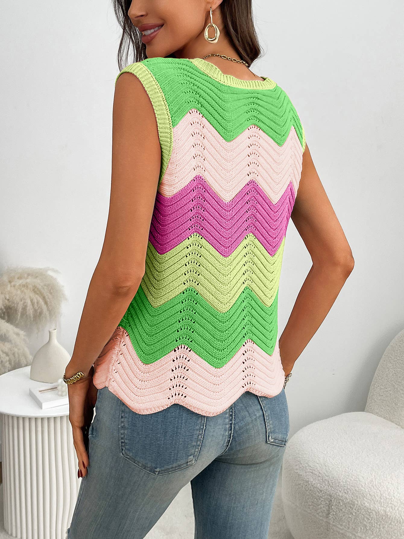 Contrasting color wavy round-neck pullover vest