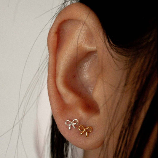 Simple and versatile heart-shaped bow earrings