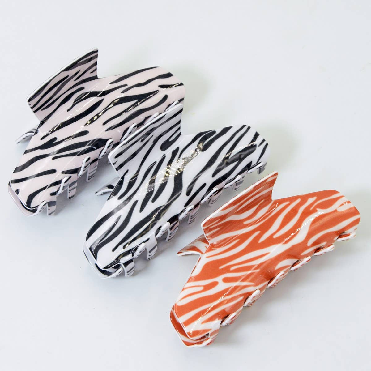 CWAHA1396_PERSONALITY TEXTURE LARGE HAIR CLAW CLIP