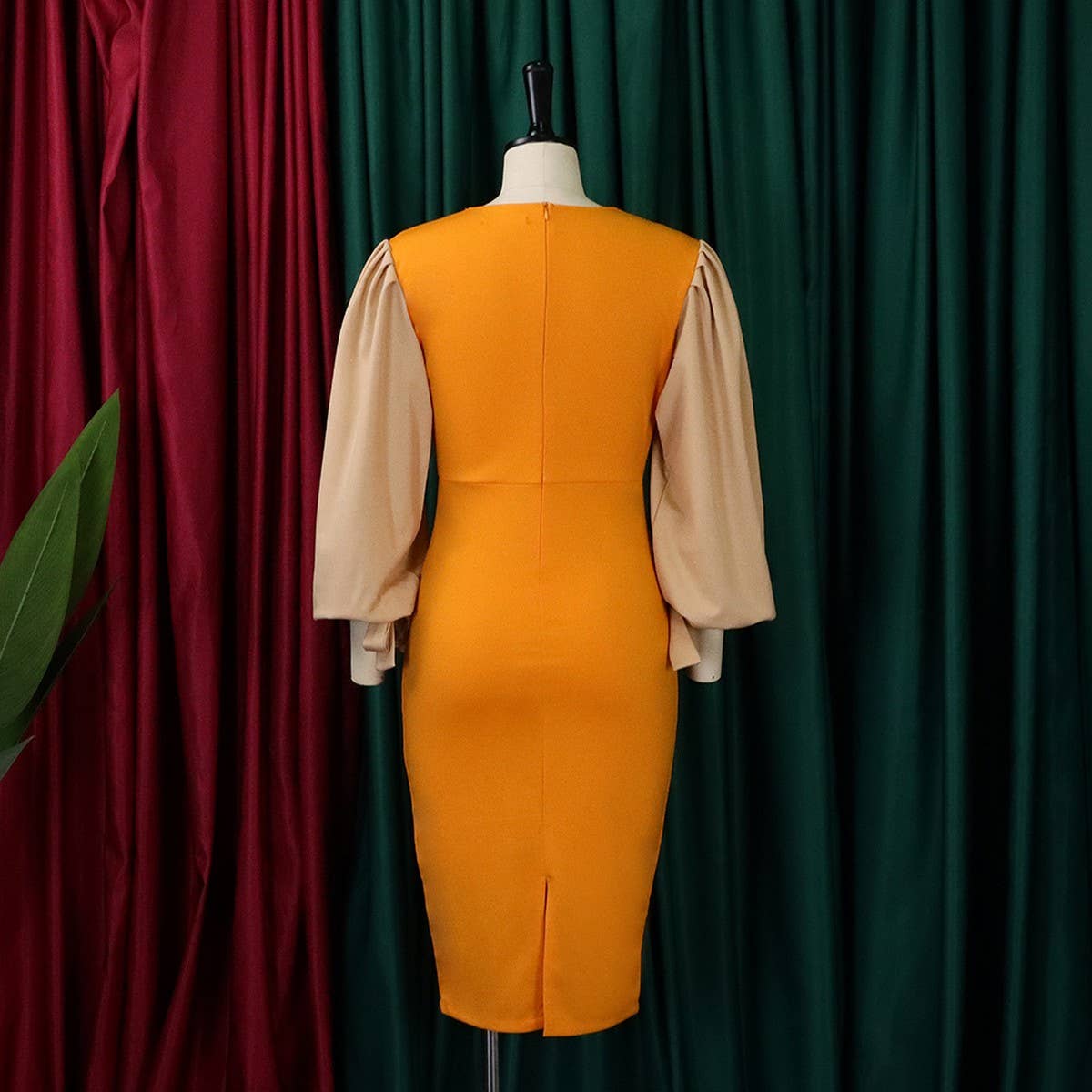 LONG-SLEEVED TIE-STRAP COLOR-BLOCKED DRESS