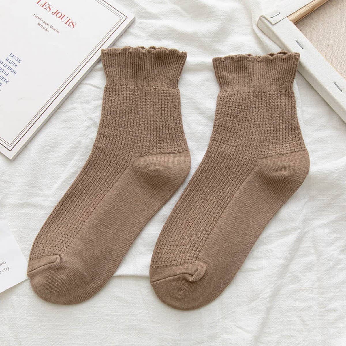 RUFFLED SOLID COLOR MID-TUBE SOCKS FOR WOMEN