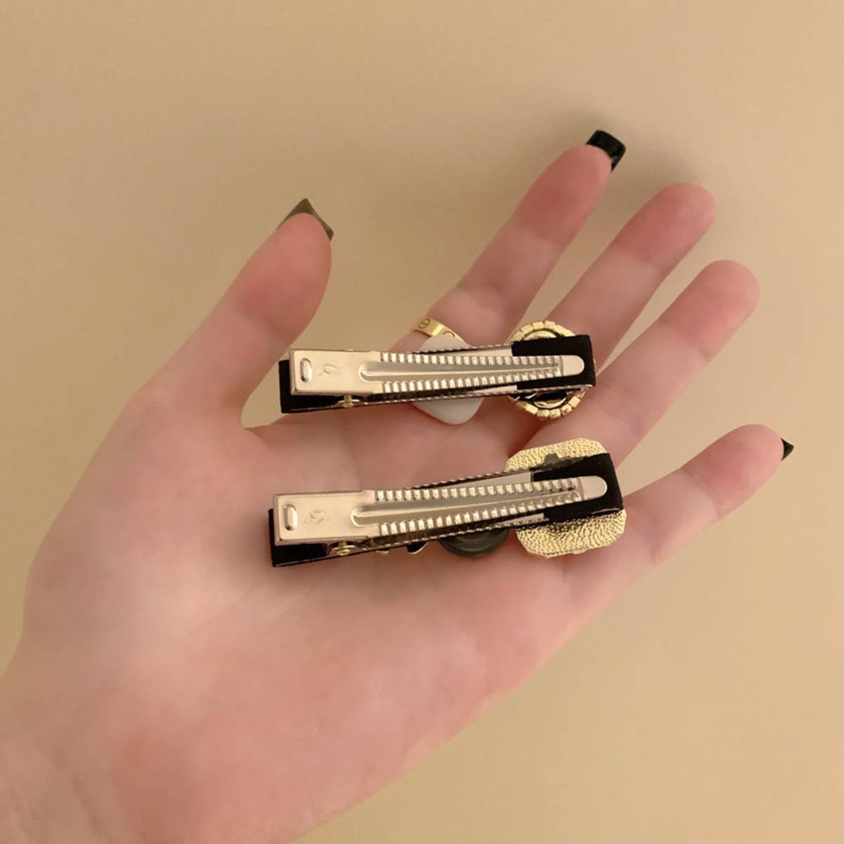RETRO PEARL RHINESTONE DUCKBILL CLIP BANGS CLIP_CWAHA4024