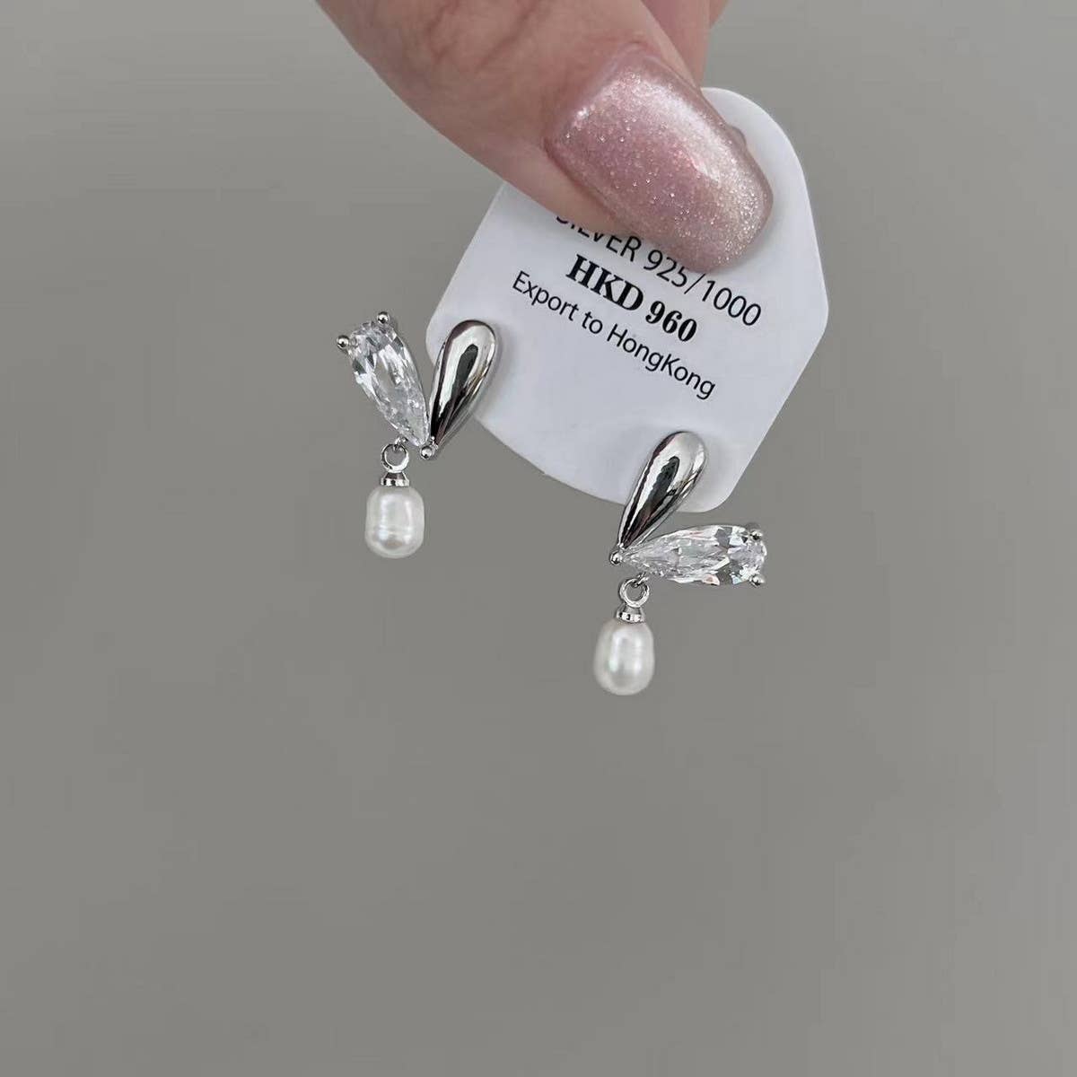 LOVE FRESHWATER PEARL STUD EARRINGS