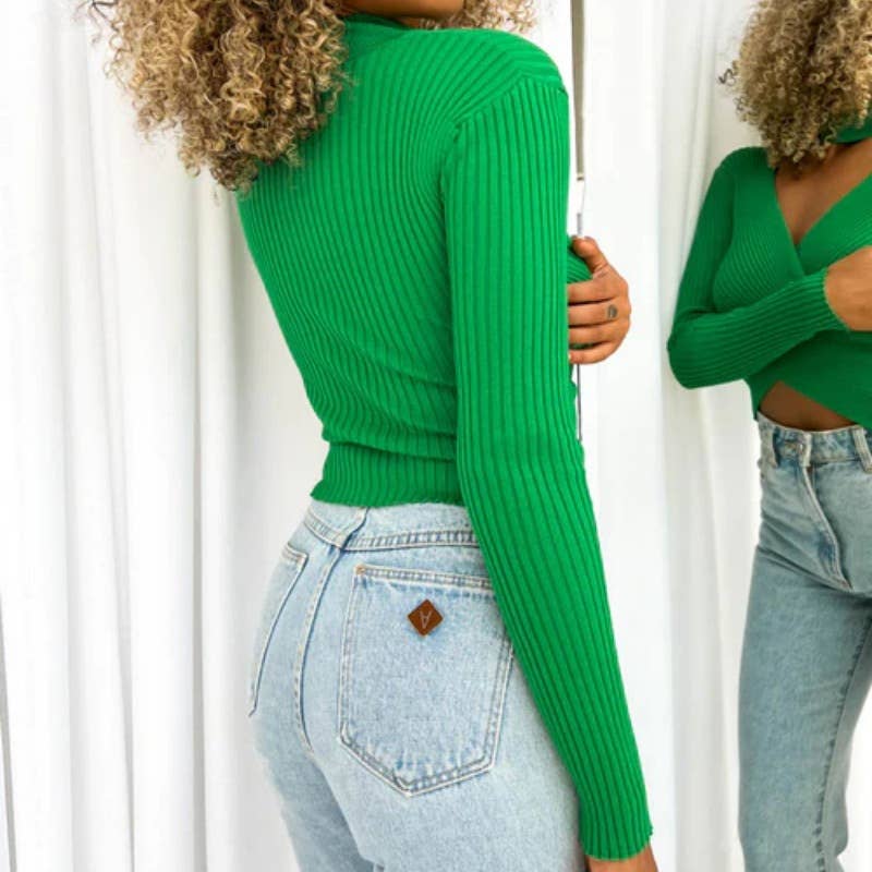 Cross-necked crop top knitted sweater