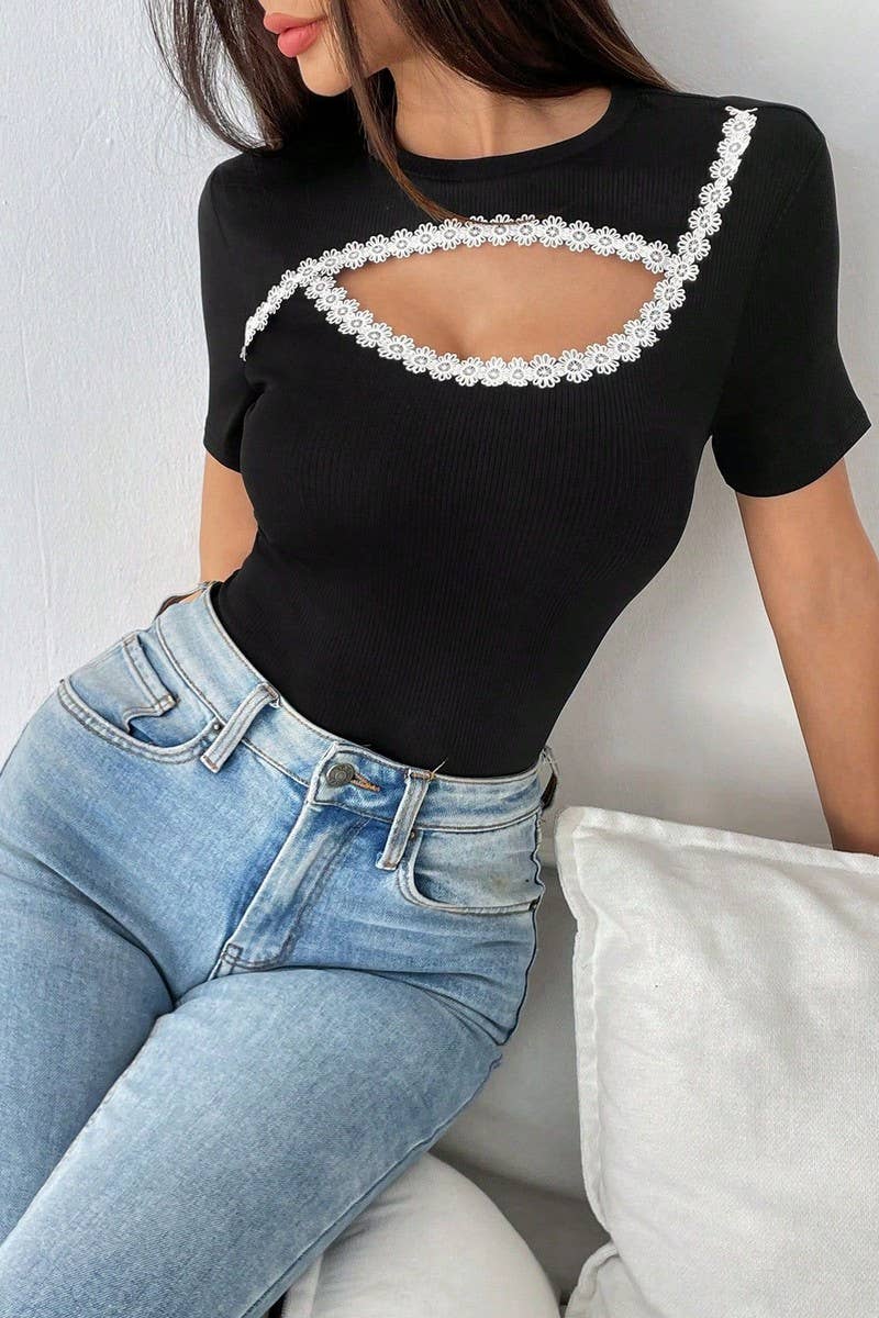 CWTBLS2105_SIMPLE SOLID CREWNECK TEE WITH DECORATIVE PATCH