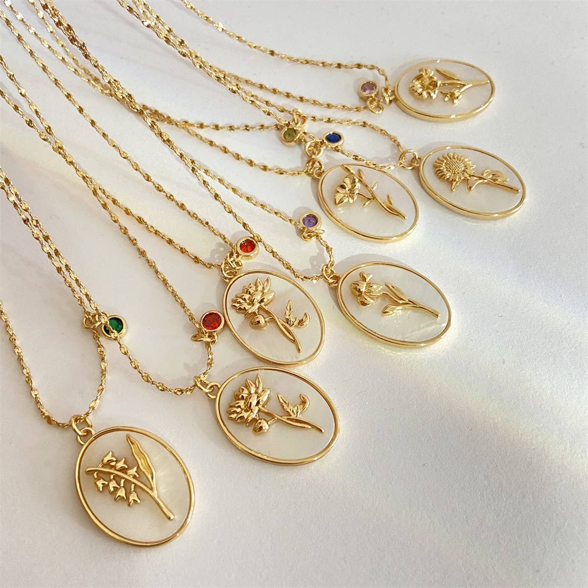 DECEMBER THREE-DIMENSIONAL FLORAL OVAL NECKLACE