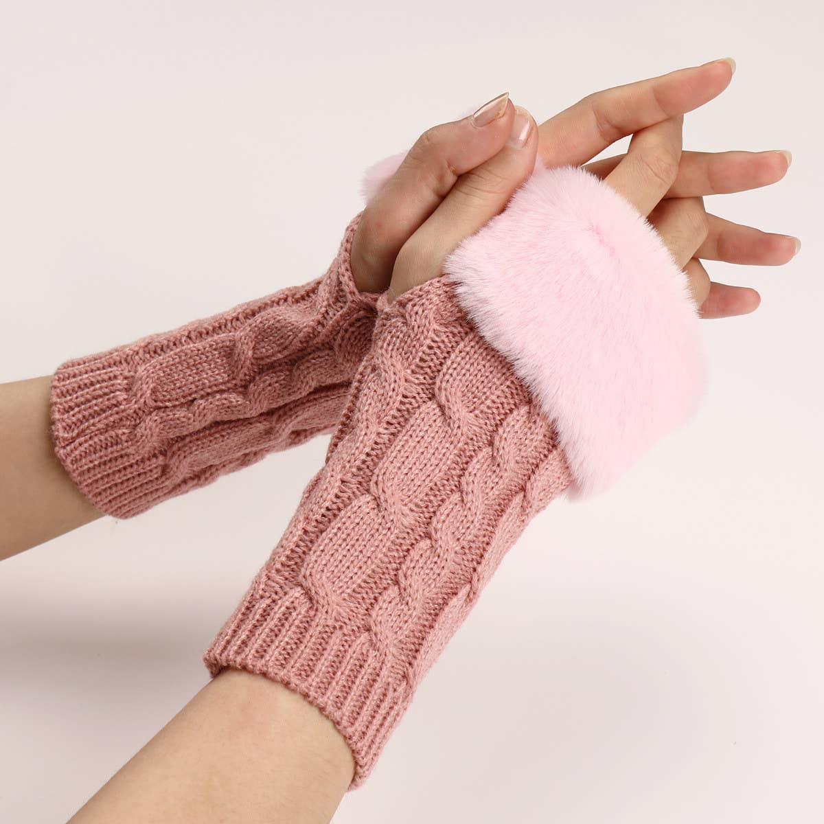 DIAMOND-SHAPED TWISTED GLOVES_CWAG0104