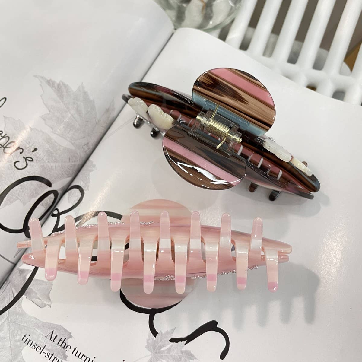 CWAHA1549_LOVE STRIPES MISS YOU PEARLS LARGE HAIR CLAW CLIP