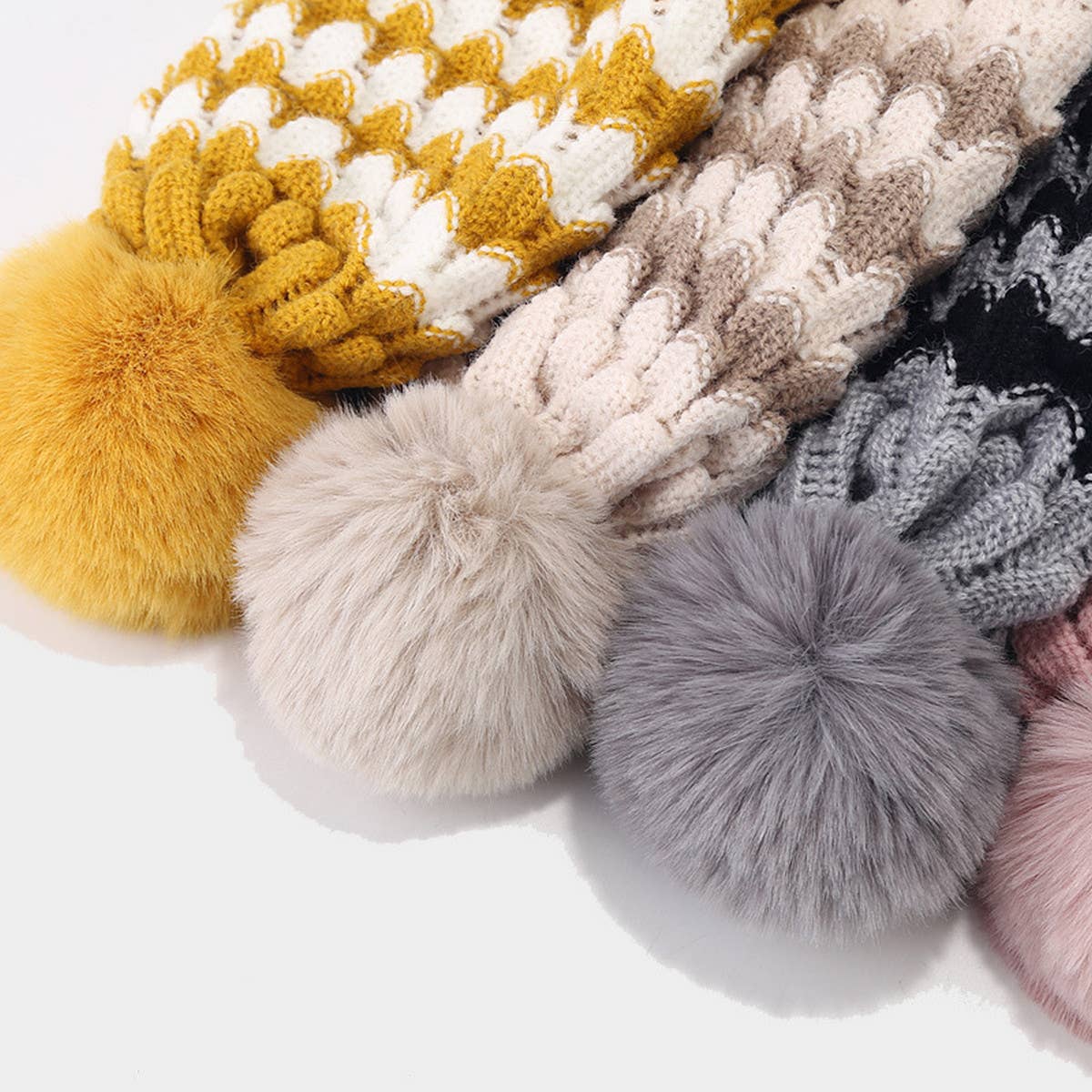 NEW CONTRAST STRIPED POM-POM KNITTED HAT_CWAH1609