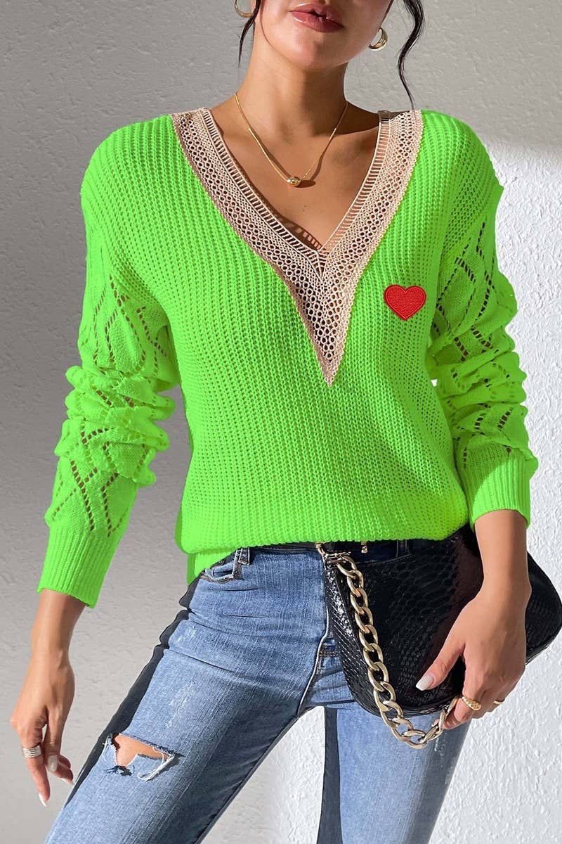 CWTTT00021_WOMEN V-NECK  PATCHWORK HEART KNIT SWEATER