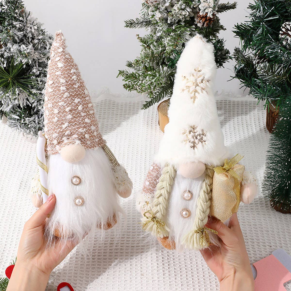 CHRISTMAS LONG BEARD PLUSH HAT WITH LIGHT ORNAMENT