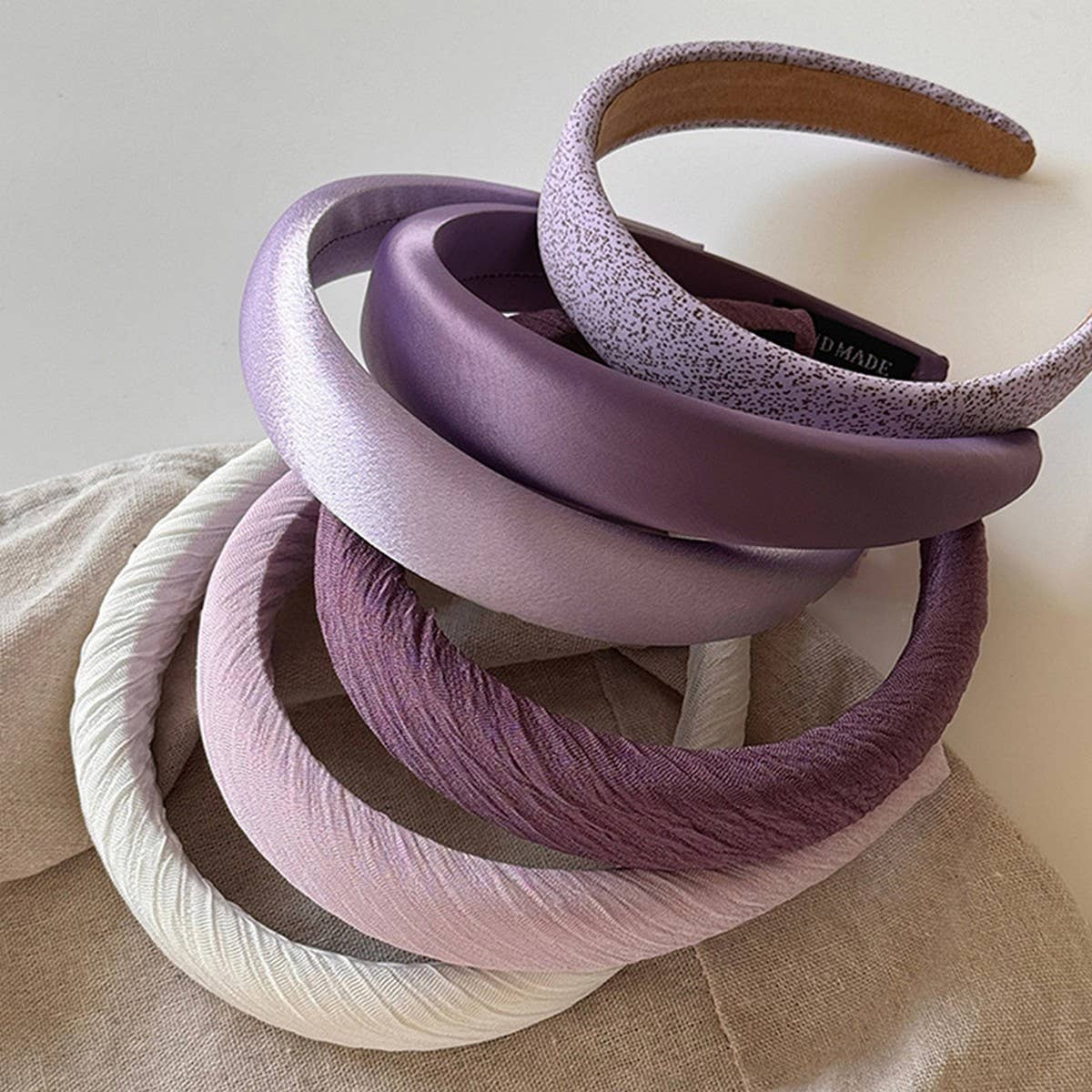 WIDE-RIMMED SMALL PURPLE HEADBAND